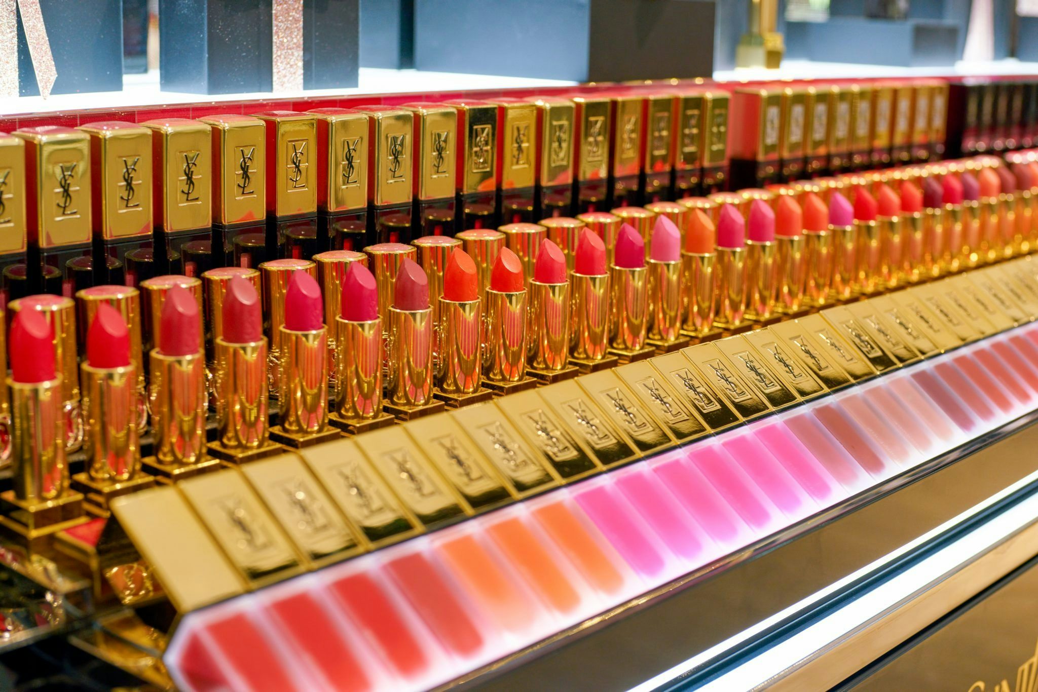 Yves Saint Laurent Beauté Pops up at LAX, Targeting Chinese Tourists