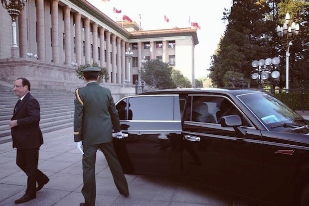 French President François Hollande steps out of the Red Flag L7 during his state visit to China last week. (Car News China)