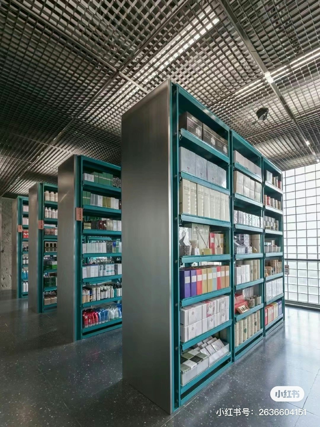 Giant shelves of beauty products at the local multibrand beauty store Harmay. Image: xiaohongshu