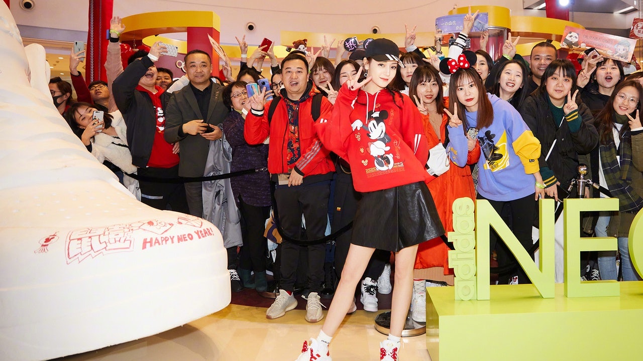 Chinese authorities have removed apps from online stores that support idols and celebrities while forcing others to institute age restrictions. Photo: Shutterstock