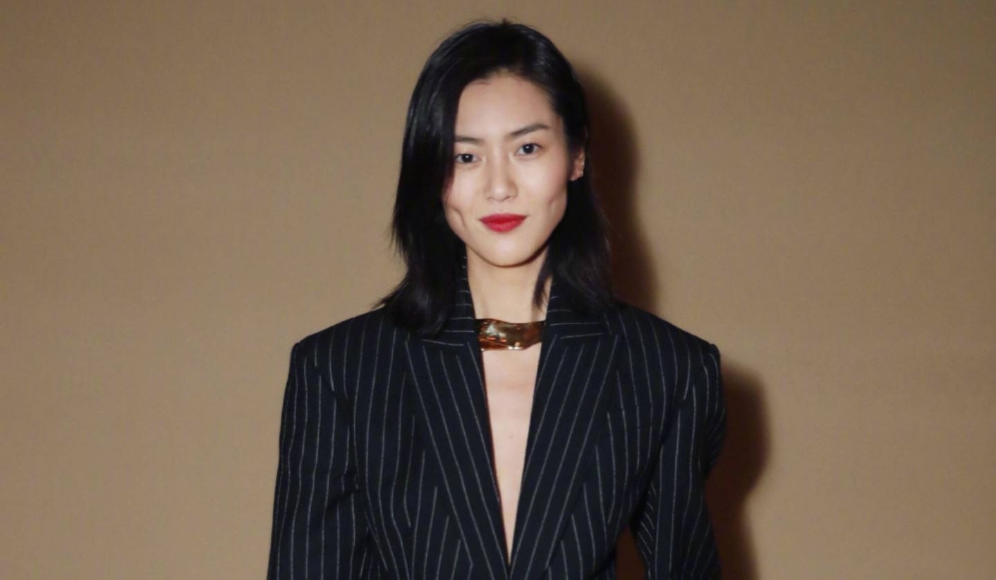 Chinese supermodel Liu Wen in black suit. Photo: Weibo