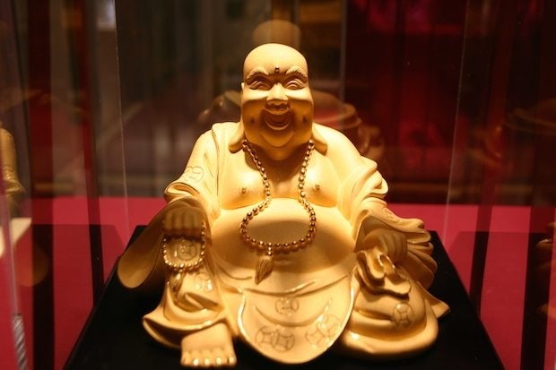 A solid gold Buddha at Chow Tai Fook in Beijing. (Jing Daily)