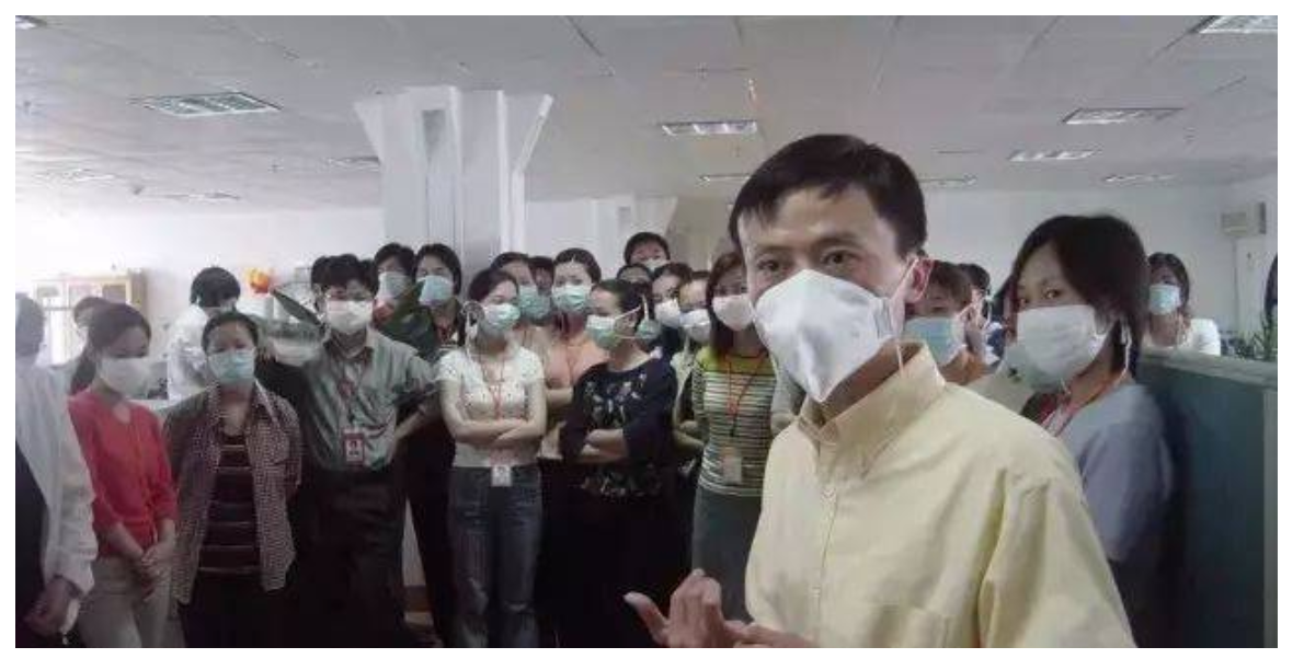 Jack Ma and the Alibaba team during the SARS 2003 crisis. Source: Sohu