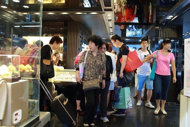 Mainland Chinese shoppers in a Hong Kong jewelry store. (Shutterstock)