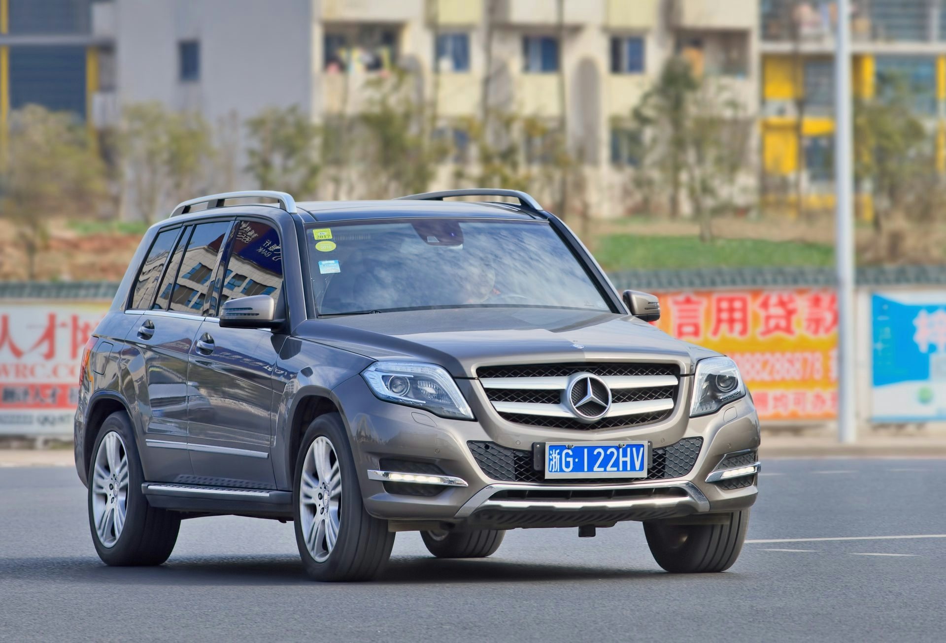 A Chinese drive from Zhejiang province is driving Mercedes-Benz M Class on the street. (Shutterstock)