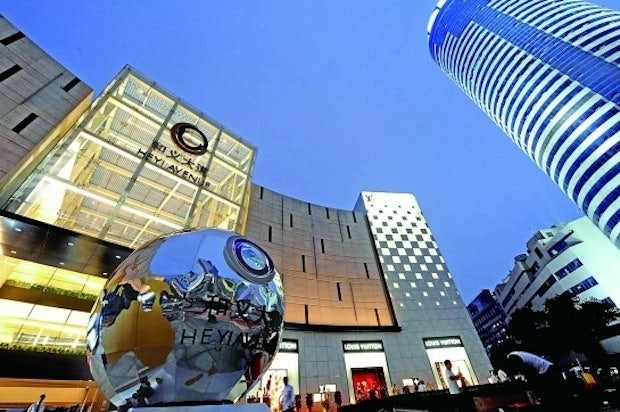 Heyi Avenue luxury mall in second-tier Ningbo