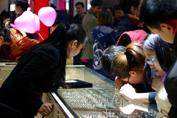 Chinese shoppers look at jewelry in Beijing. (Jing Daily)