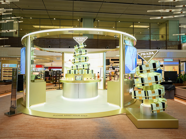 Prada's new seasonal pop-up immerses consumers in the "Pradaverse." Photo: L'Oréal