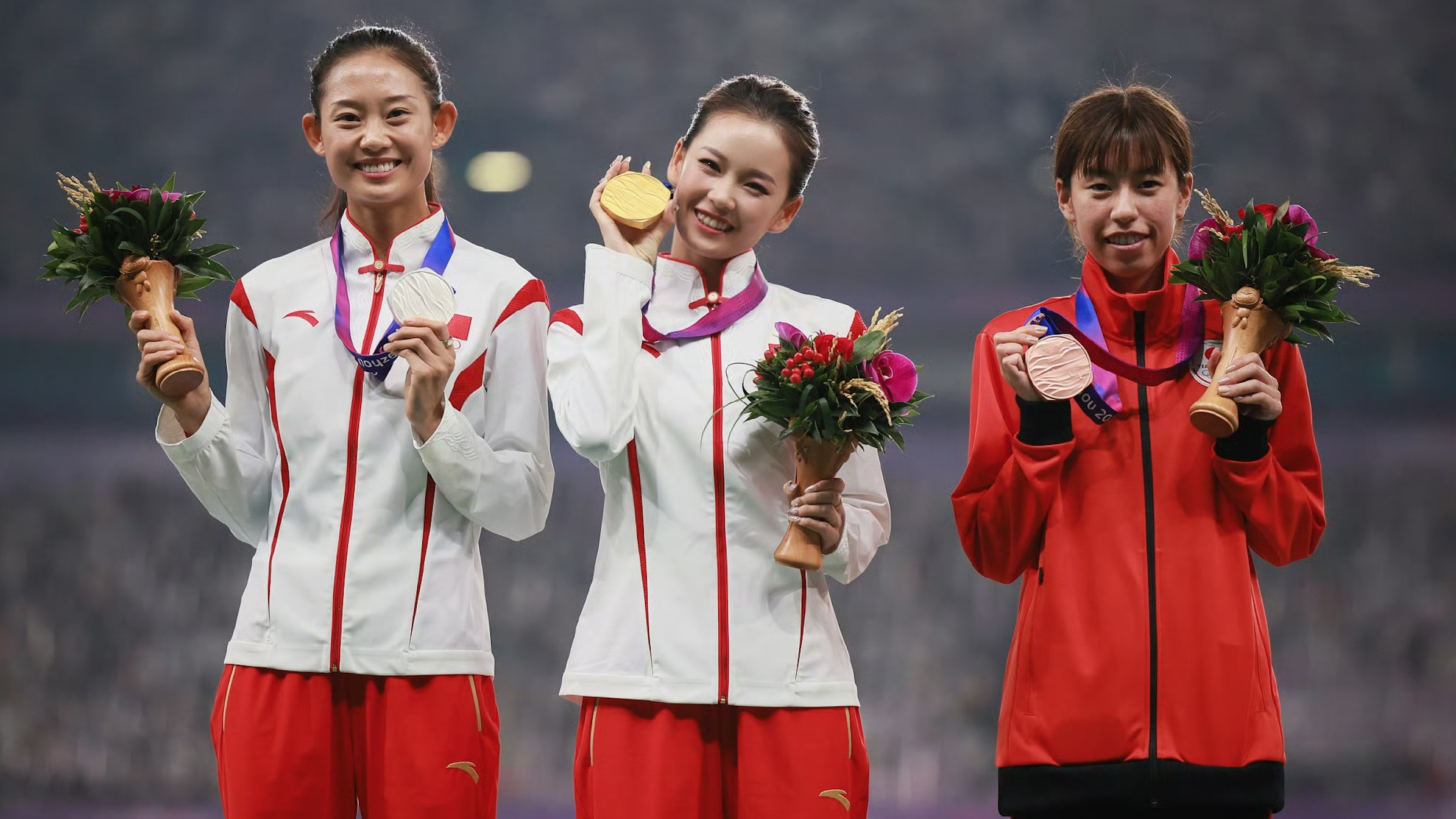 Chinese beauty brands stole the spotlight at this year’s Asian Games, leveraging athlete endorsements, partnerships, and special makeup services. Image: Mao Geping Weibo