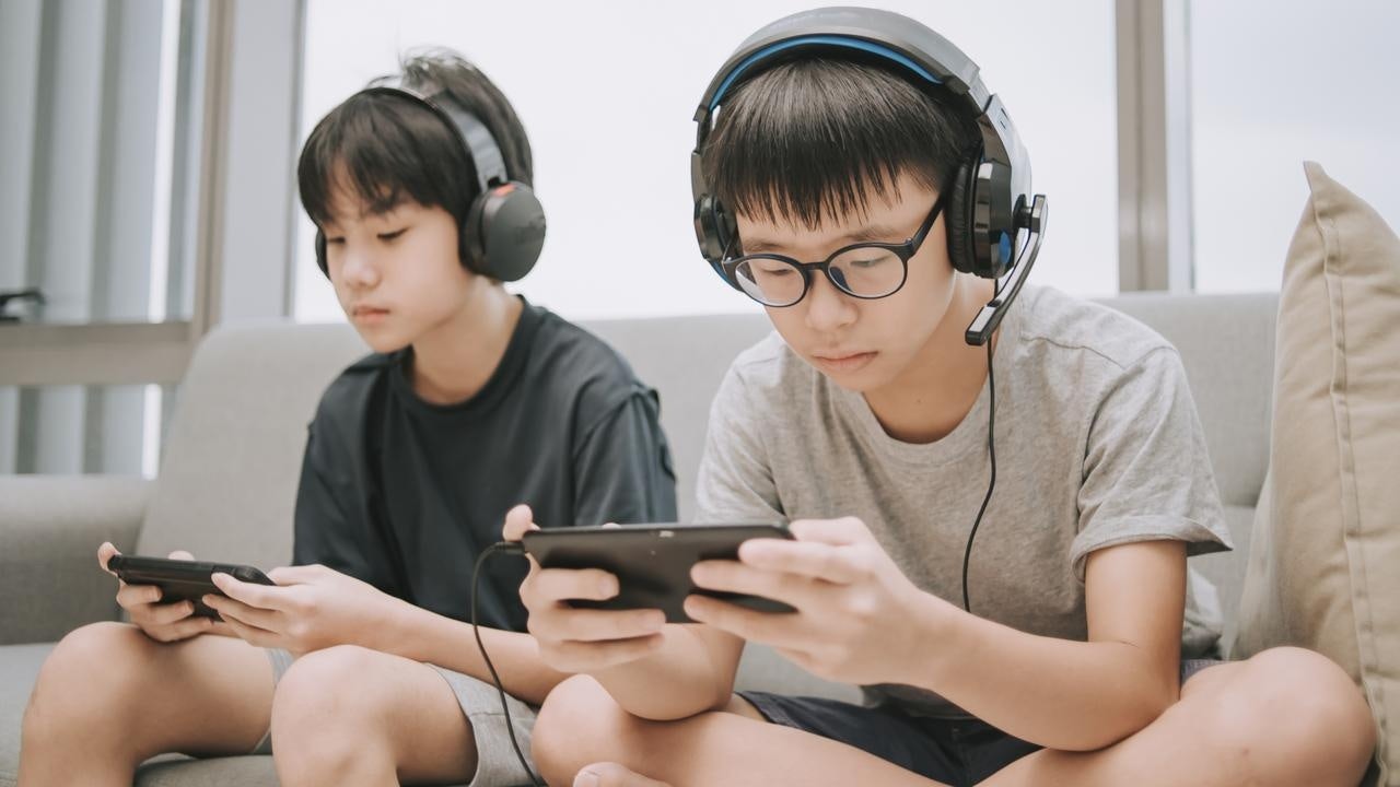 Government imposed restrictions limit China's young gamer's screen time to 3 hours per day. Photo: iStock