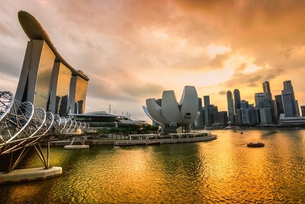 Chinese travelers to Singapore are decreasing because of the recent MH370 incident in Malaysia and Thailand's political instability. (Shutterstock)