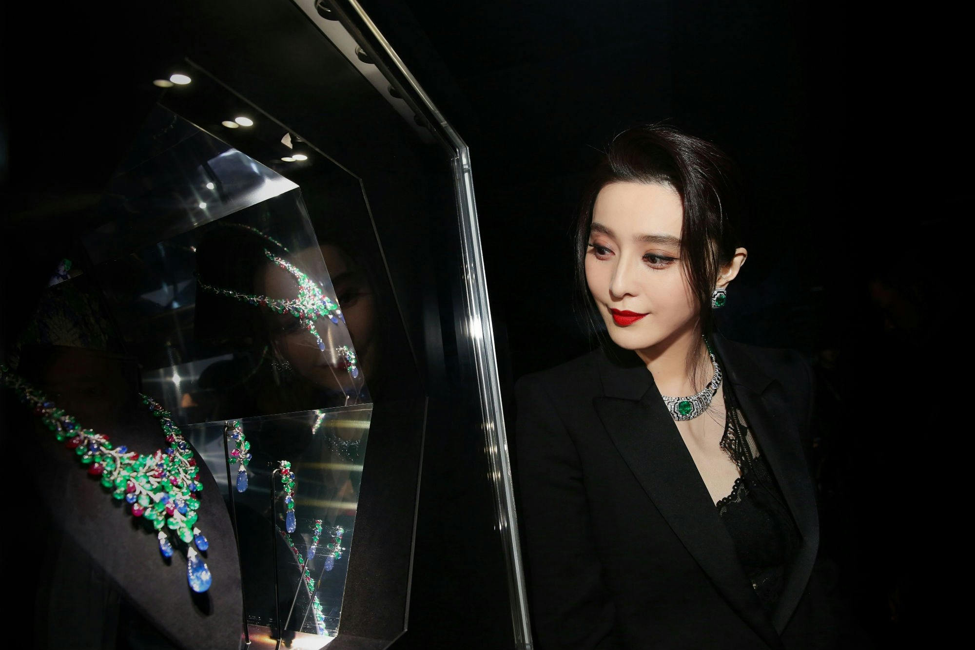 Chinese mega-celebrity Fan Bingbing viewed Cartier's new Magicien collection at its 10-day exhibition in Shanghai. (Courtesy Photo)
