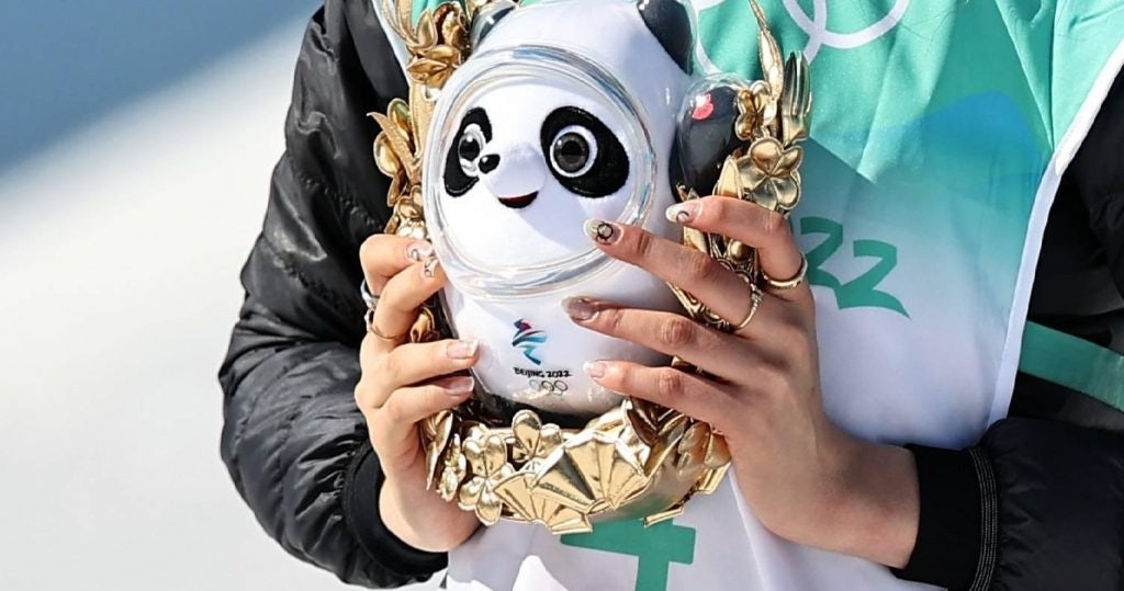 Eileen Gu’s Olympic-ring-inspired nails during the Beijing Winter Olympics award ceremony became a social media beauty trend. Photo: Weibo