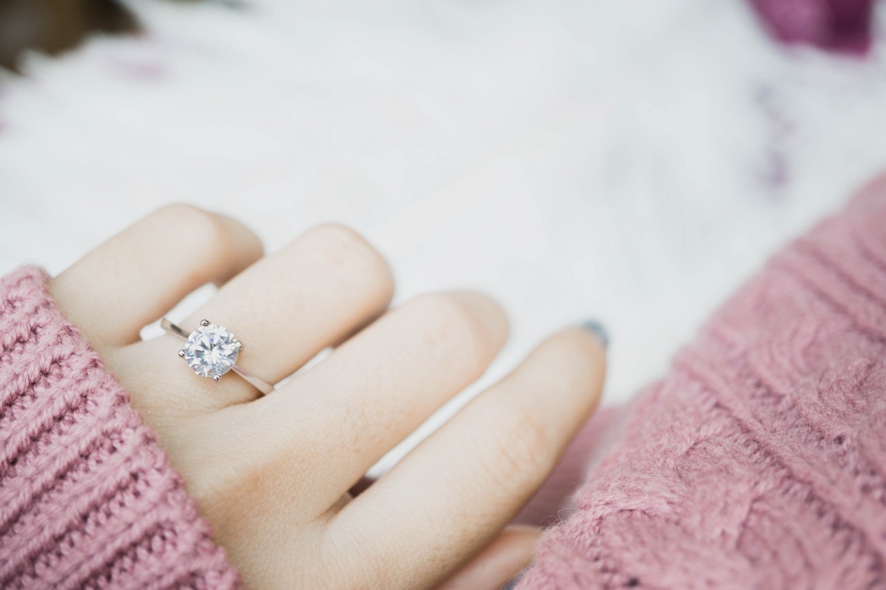 When marriage is not eternal for millennials, it challenges the diamond industry that builds upon it. Photo: Shutterstock.com/Aleona
