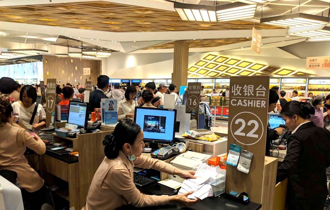 Making Alipay and WeChat available as payment options only encouraged Chinese travelers to spur. Photo: JingDaily.