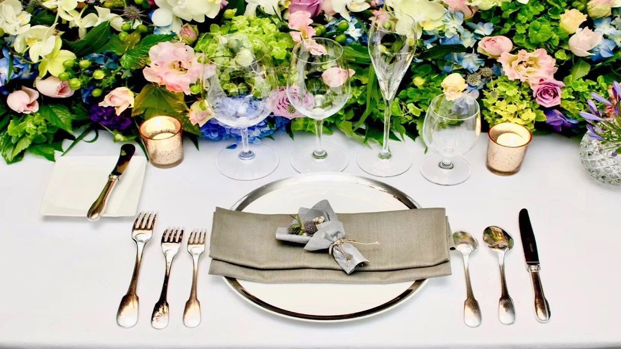 “Table Manners” Etiquette Class. Image: Académie de Bernadac