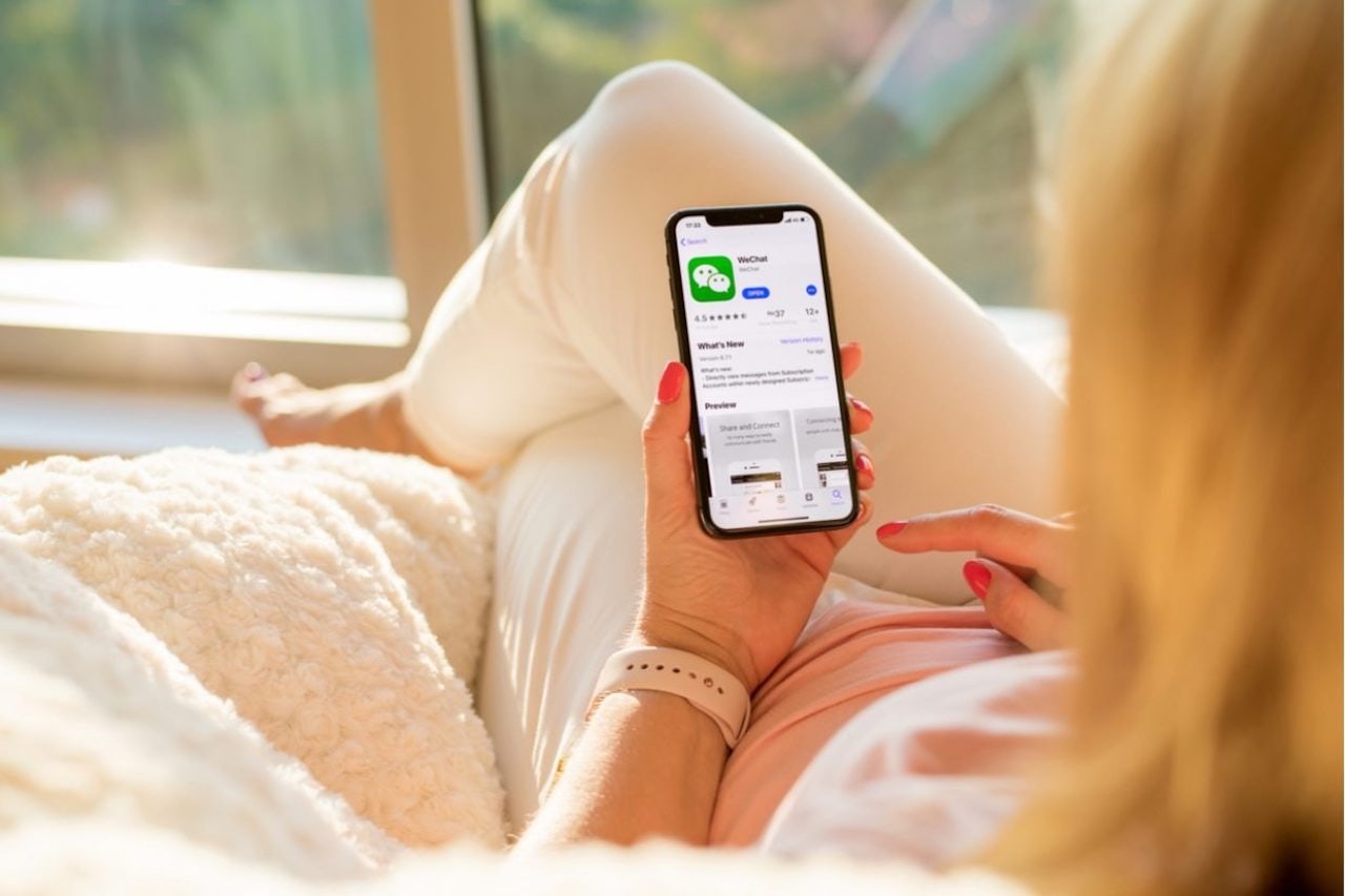 Overall, the report reinforces that WeChat users are narrowing their reading choices on the app and have become more selective in what they read.  Photo: Shutterstock.com