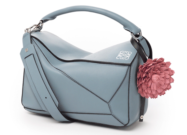 Loewe lists a series of its products in the Christmas WeChat campaign.