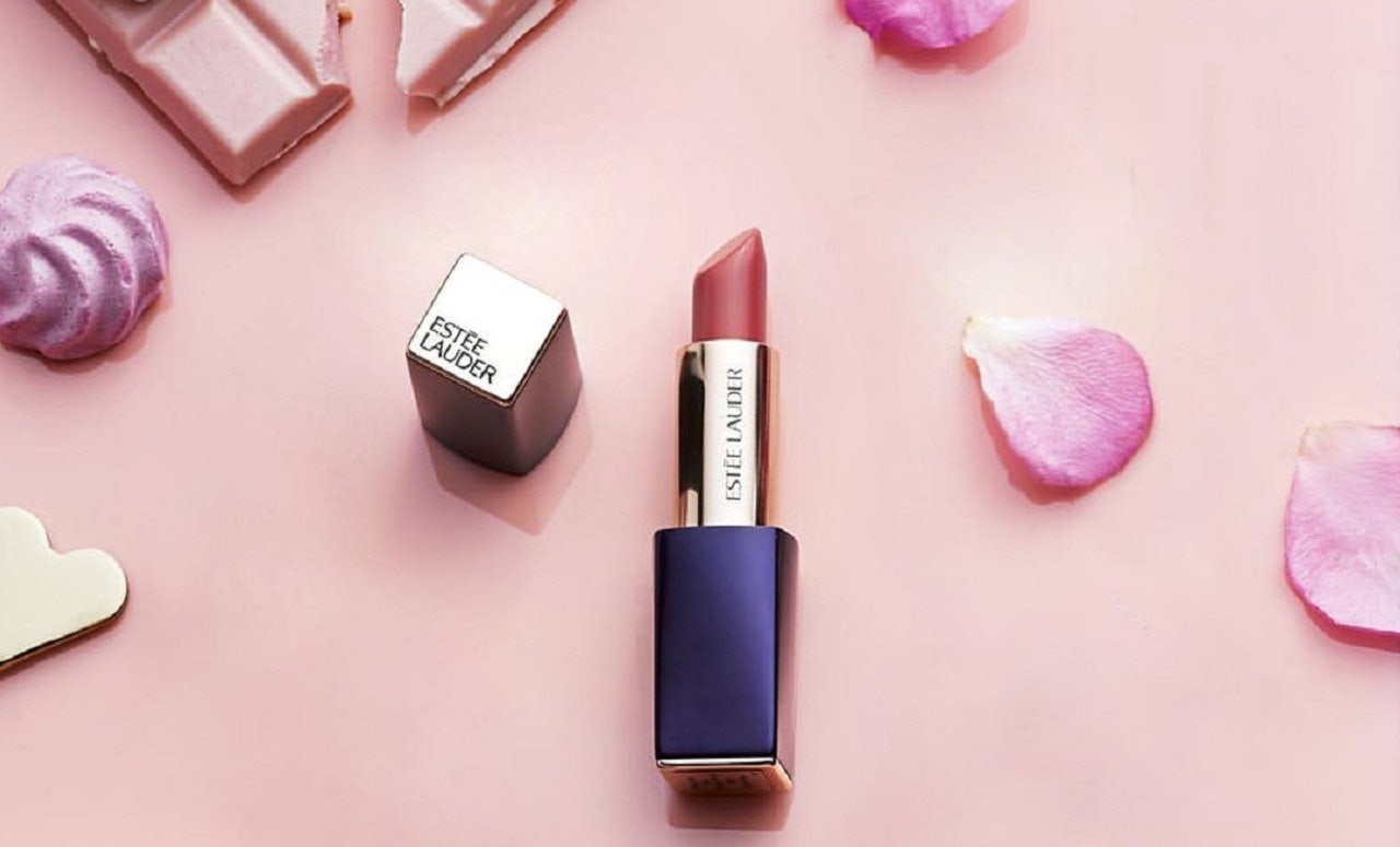 American premium beauty giant Estée Lauder Companies cut retail prices in mainland China – a move that is poised to sustain its robust growth in the market. Photo: Weibo