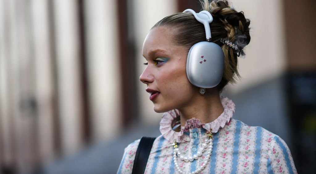 Apple's grip on fashion-conscious consumers has spanned decades. Photo: Elle Australia