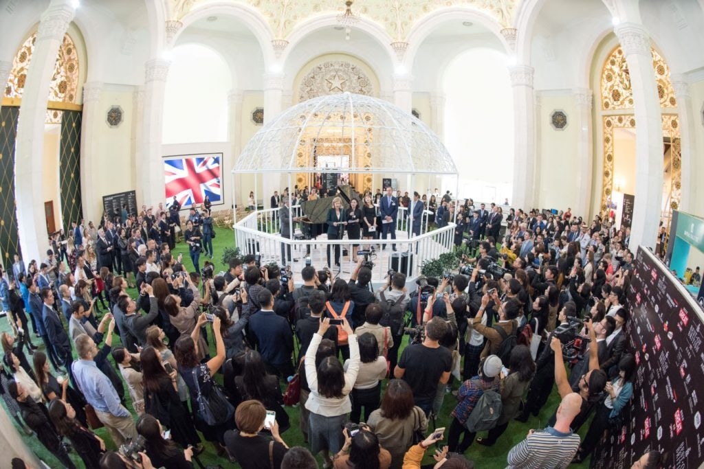 London Luxury Quarter invites China's elite to experience true aristocratic luxury in the United Kingdom.