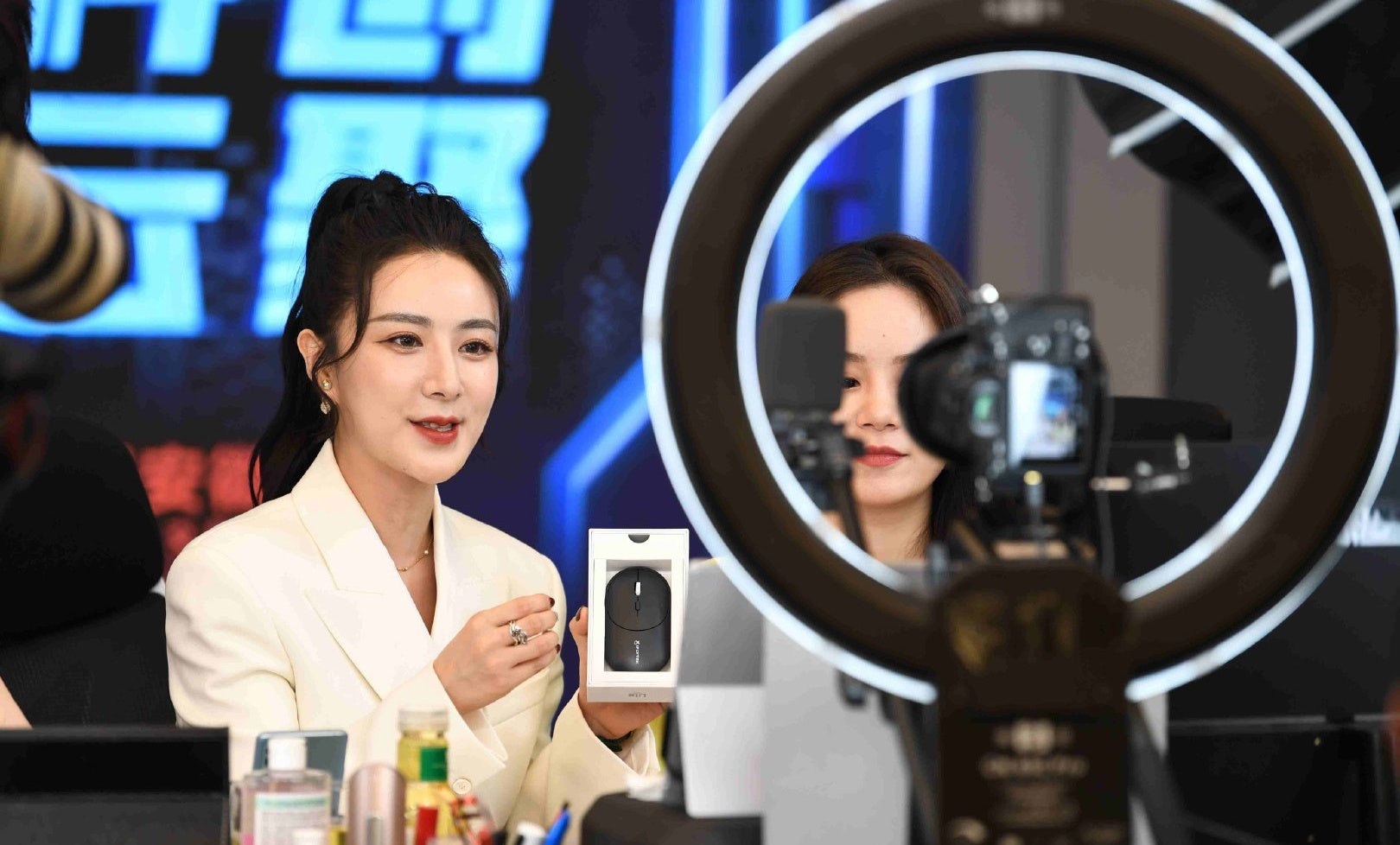 Viya, China’s “queen of livestreaming,” has been fined $210.2 million for tax evasion. But what does that mean for China’s once-booming livestream economy? Photo: Weibo