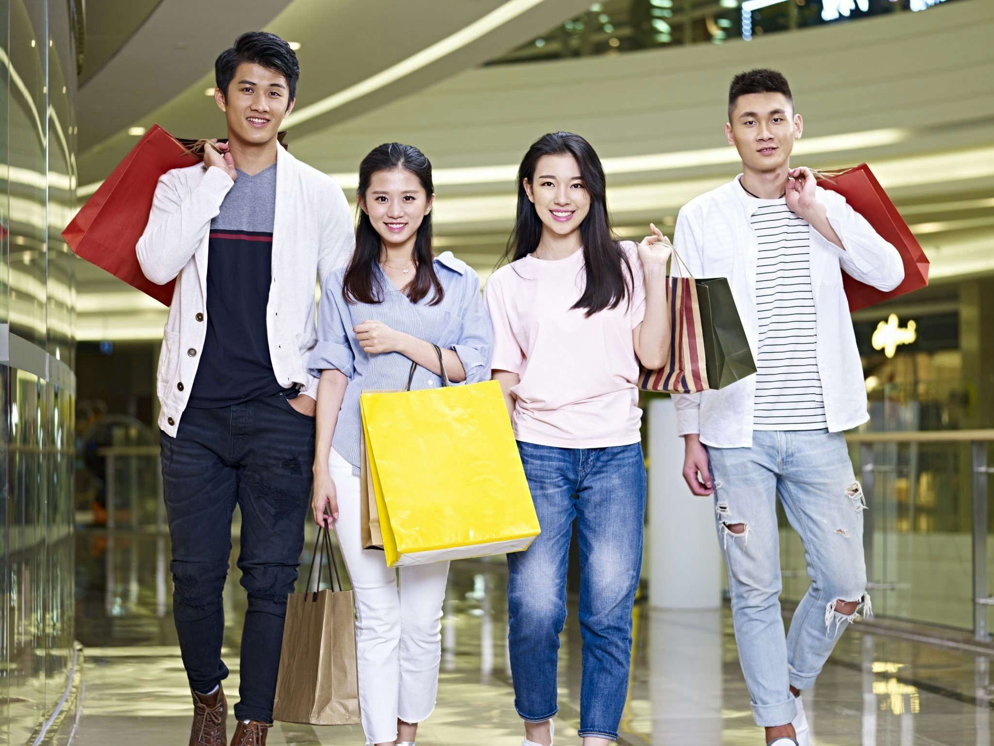 Chinese luxury shoppers. Photo: Shutterstock