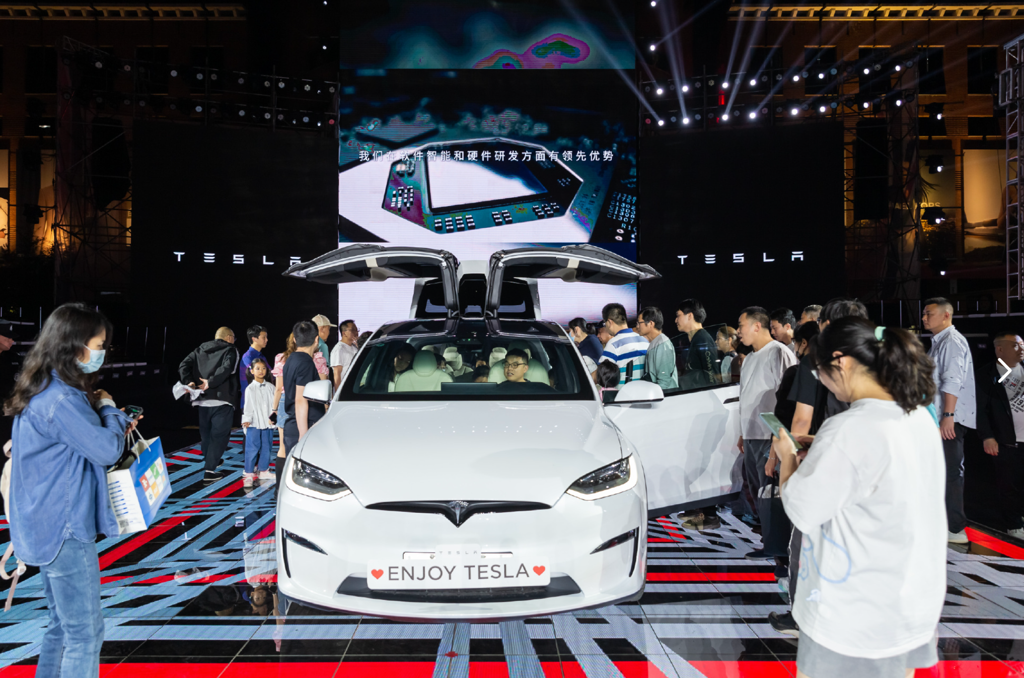After sparking a price war in China, Tesla is hiking prices and rolling out a new battery factory in Shanghai. But local EV makers are giving it a run for its money. Photo: Tesla Weibo
