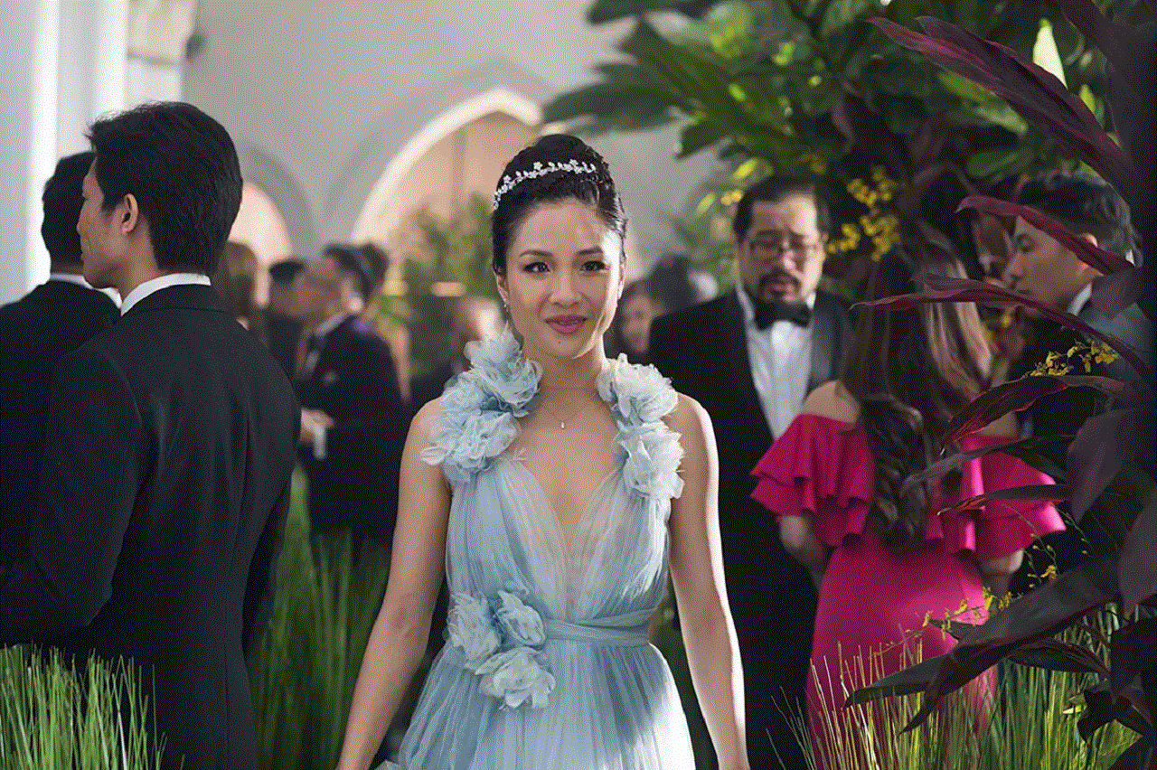 The leading female character Constance Wu was in Marchesa dress. Photo: Warners Bro. 