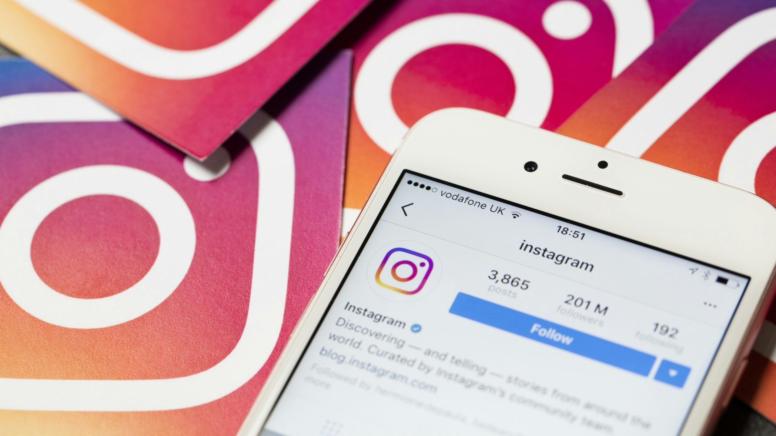 Instagram and Weibo are staples apps of globally-minded Chinese millennials. Which platform should luxury brands choose to reach this lucrative fanbase? Photo: Shutterstock.