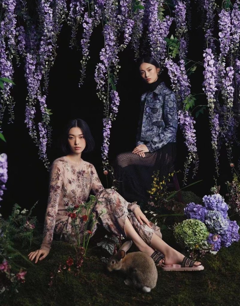 Chinese supermodels You Tianyi and Liu Tinglei present Dior Spring 2023 ready-to-wear collection. Photo: Courtesy of Dior
