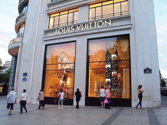 Chinese tourists still love shopping in Europe at stores such as the Louis Vuitton boutique in Paris. (Flickr/zoetnet)