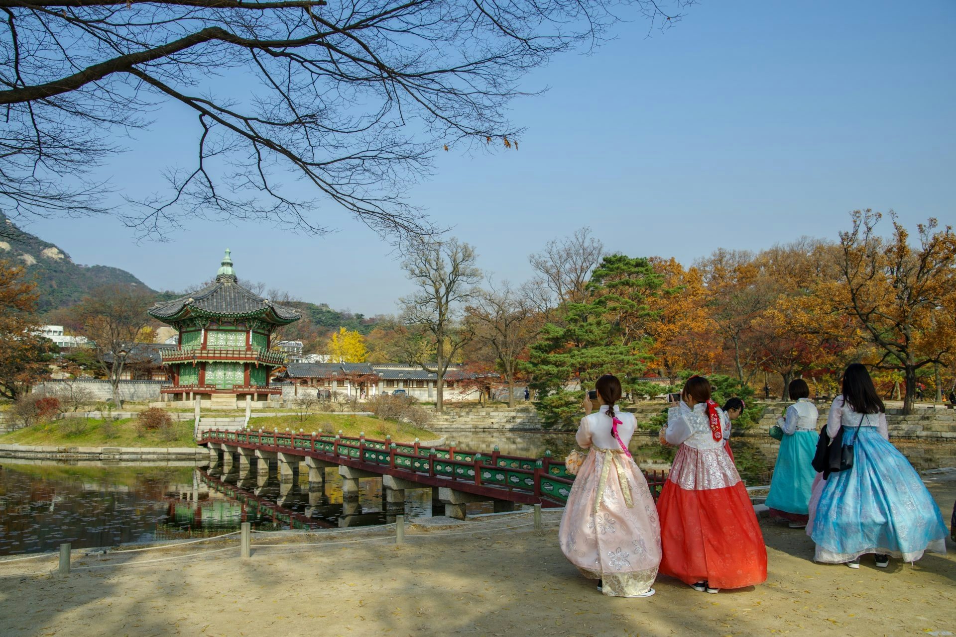 South Korea is immensely popular with Chinese tourists, now representing almost 50 percent of all tourist arrivals in the country. (Kim David/Shutterstock)