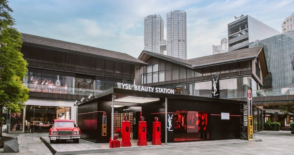 YSL Beauty unveiled a "Beauty Station" pop-up event at the Taikoo Li Plaza in Chengdu. Photo; Taikoo Li Chengdu's Weibo