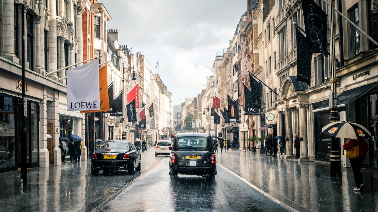 U.K. luxury retailers and hoteliers are eagerly awaiting the return of big-spending foreign tourists. Photo: Shutterstock
