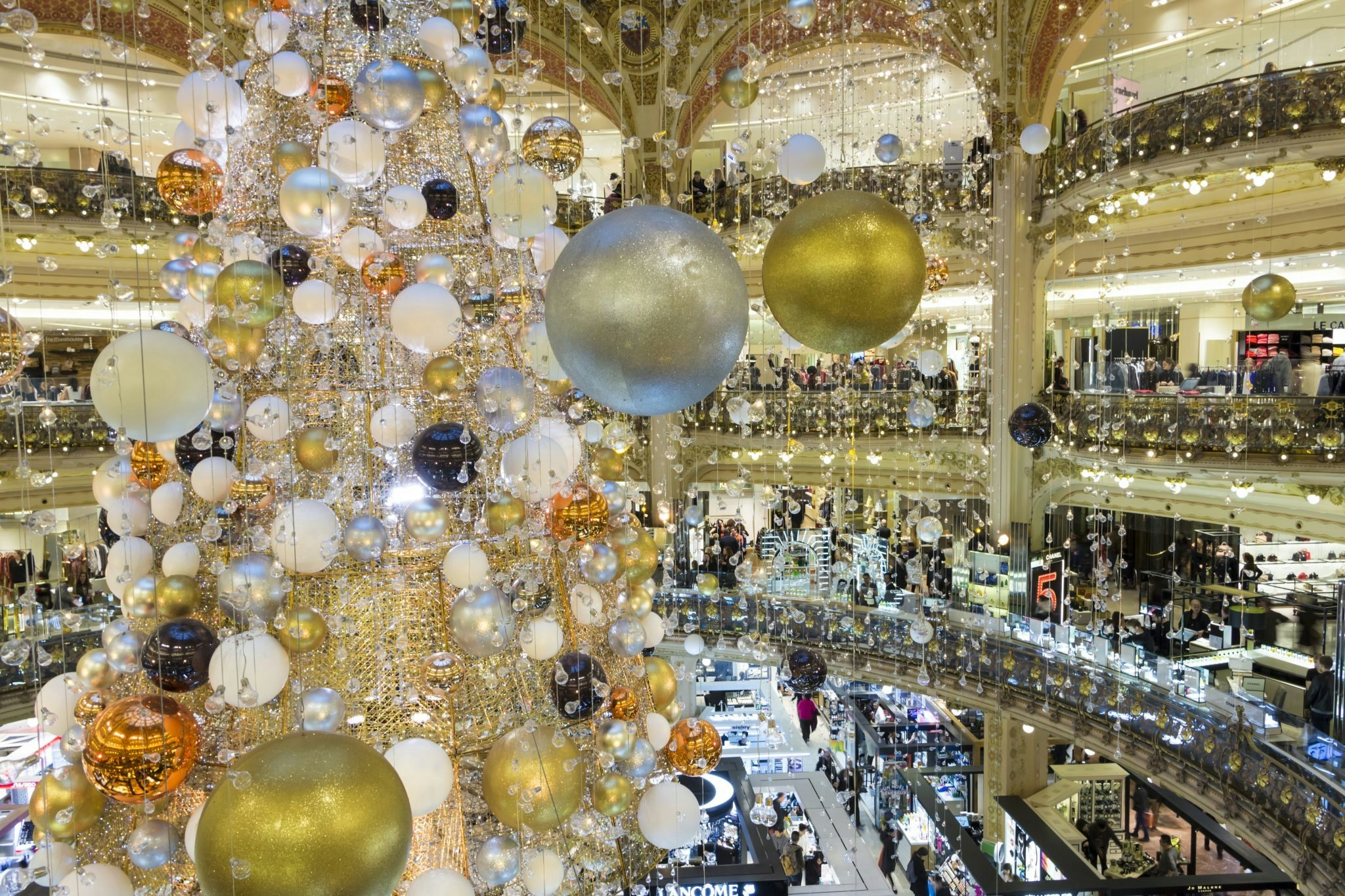 WeChat Pay is now accepted at two Parisian department stores of the Galeries Lafayette group, Galeries Lafayette Haussmann and BHV Marais. Photo: Petr Kovalenkov / Shutterstock