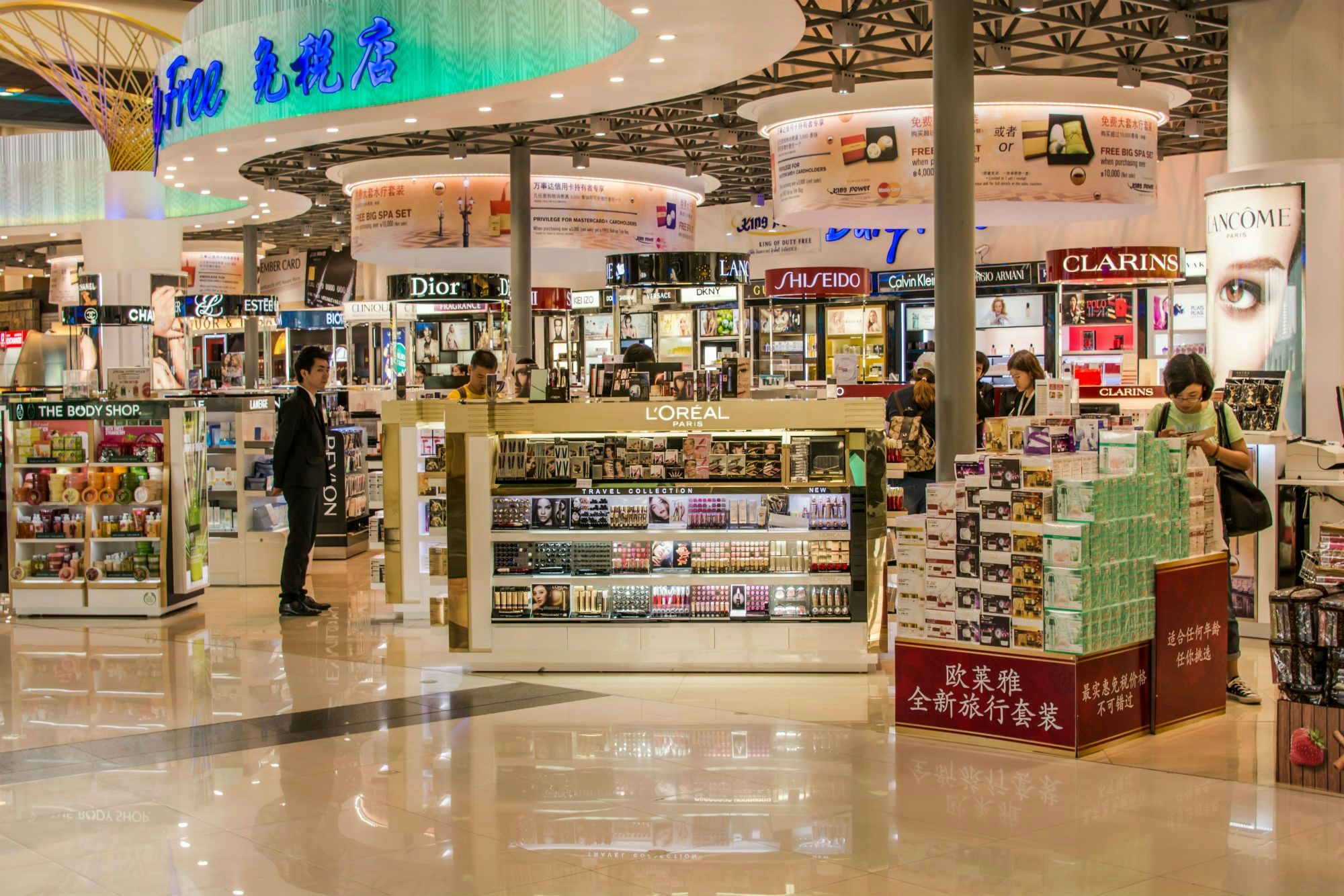 Chinese Shoppers to Make Asia Surpass Europe for Duty-Free Market Share by 2020