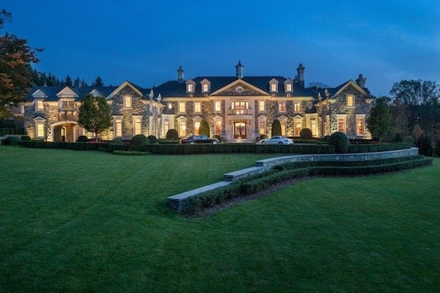 Listed on Juwai with a focus on attracting Chinese buyers, The Stone House is a US$49 million estate just 25 minutes from downtown Manhattan being sold by Erik Coffin of Gotham Properties. (Juwai)