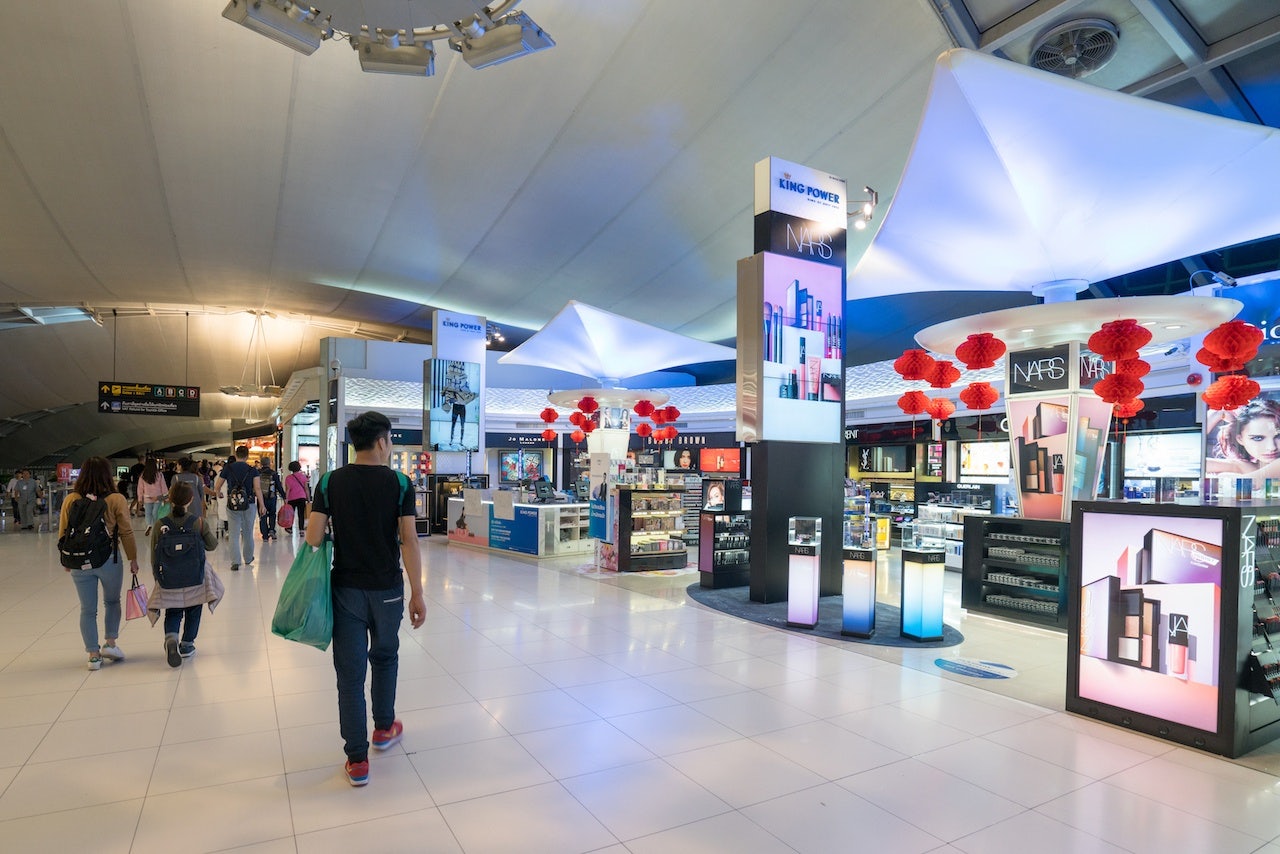 Combing the power of WeChat Moments ads and mini-program, King Power is able to make travelers avoid the hassle of shopping offline, designing a seamless experience. Photo: shutterstock.com