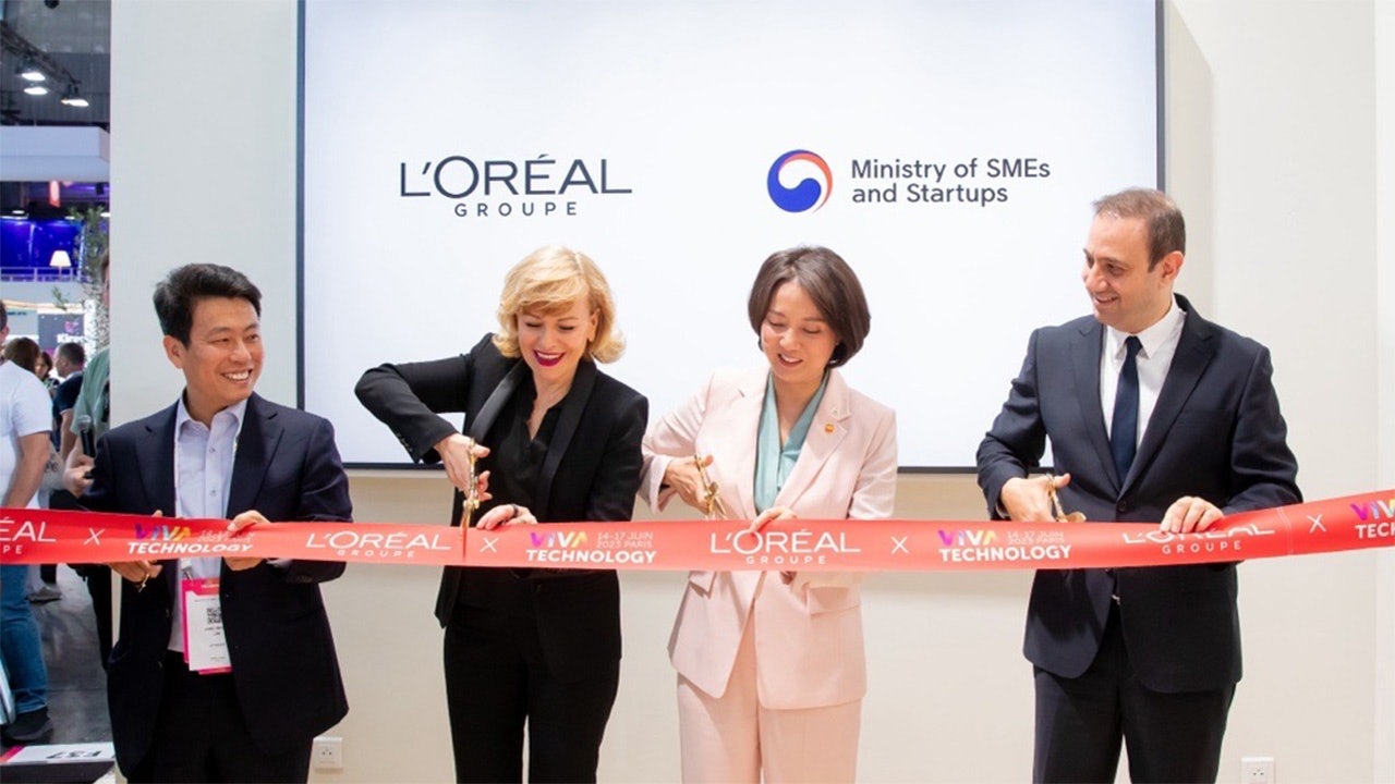 Ribbon cutting at L’Oréal’s North Asia “Big Bang Program” launch ceremony. Photo: L'Oréal