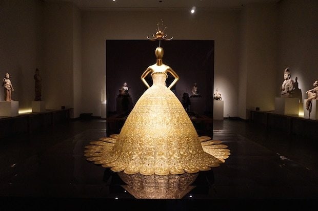 Guo Pei's gown on display at the "China: Through the Looking Glass" exhibit at the Metropolitan Museum of Art. (Cheryl Zhao/Jing Daily)