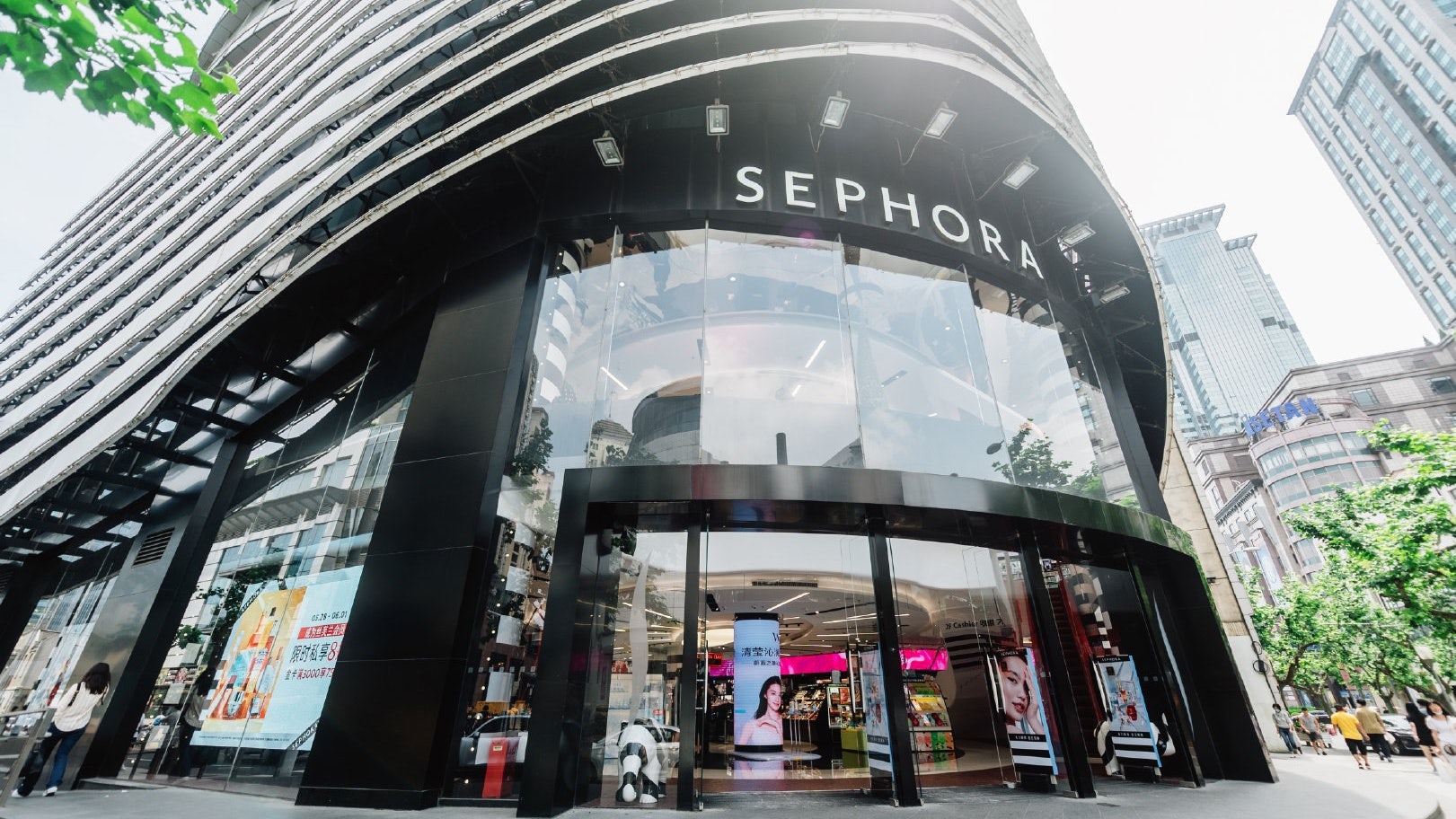 This year, a number of initiatives, store openings, and digital innovations located in Shanghai suggest the city’s growing allure to beauty leaders. Photo: Sephora's Weibo 