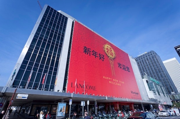 The Chinese New Year welcome sign at Spanish department store El Corte Inglés. (El Corte Inglés)