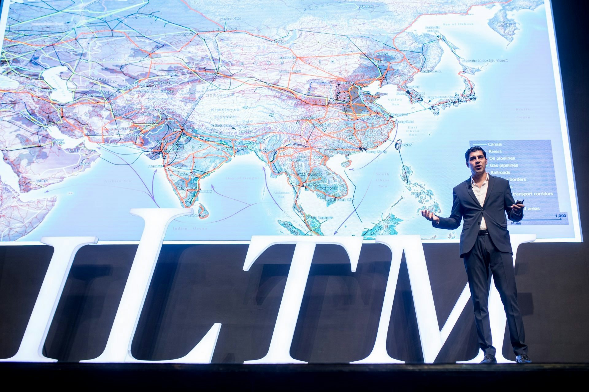 Dr. Parag Khanna at the ILTM Conference in Shanghai, 2017