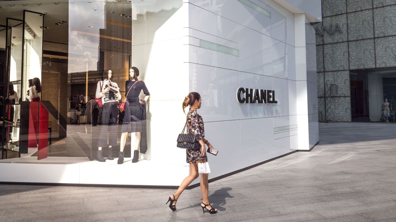 Luxury Brands On Alert: Why Your Most Loyal Clients Break Up First