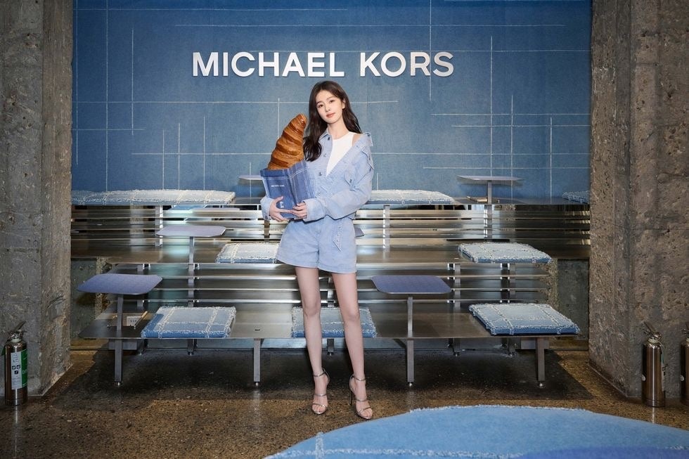 Actress Bai Lu was appointed manager of the day as Michael Kors' bakery pop-up. Photo: Xiaohongshu