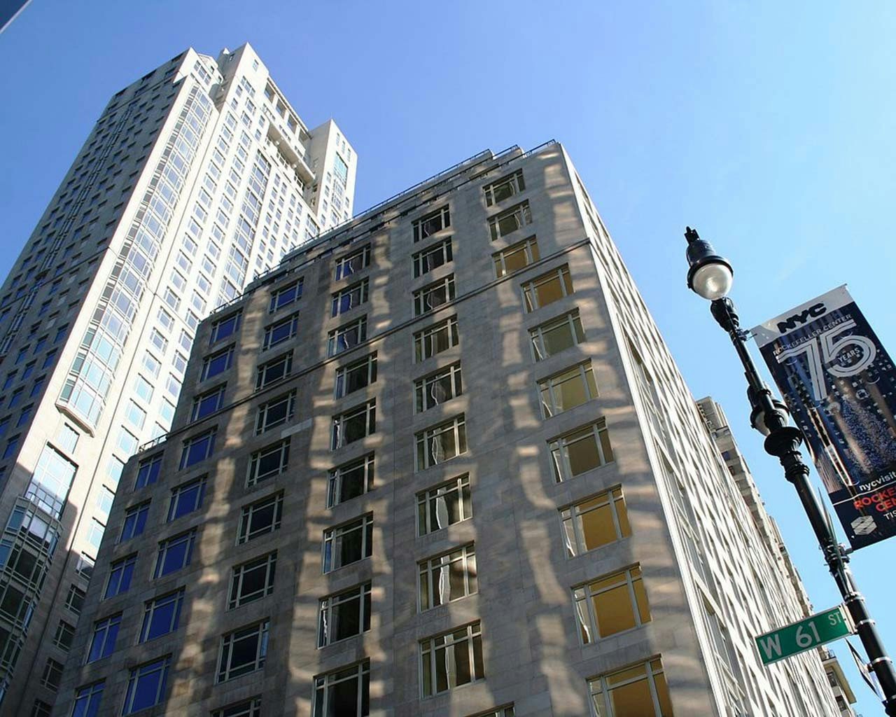 15 Central Park West. Image via Wikimedia Commons.