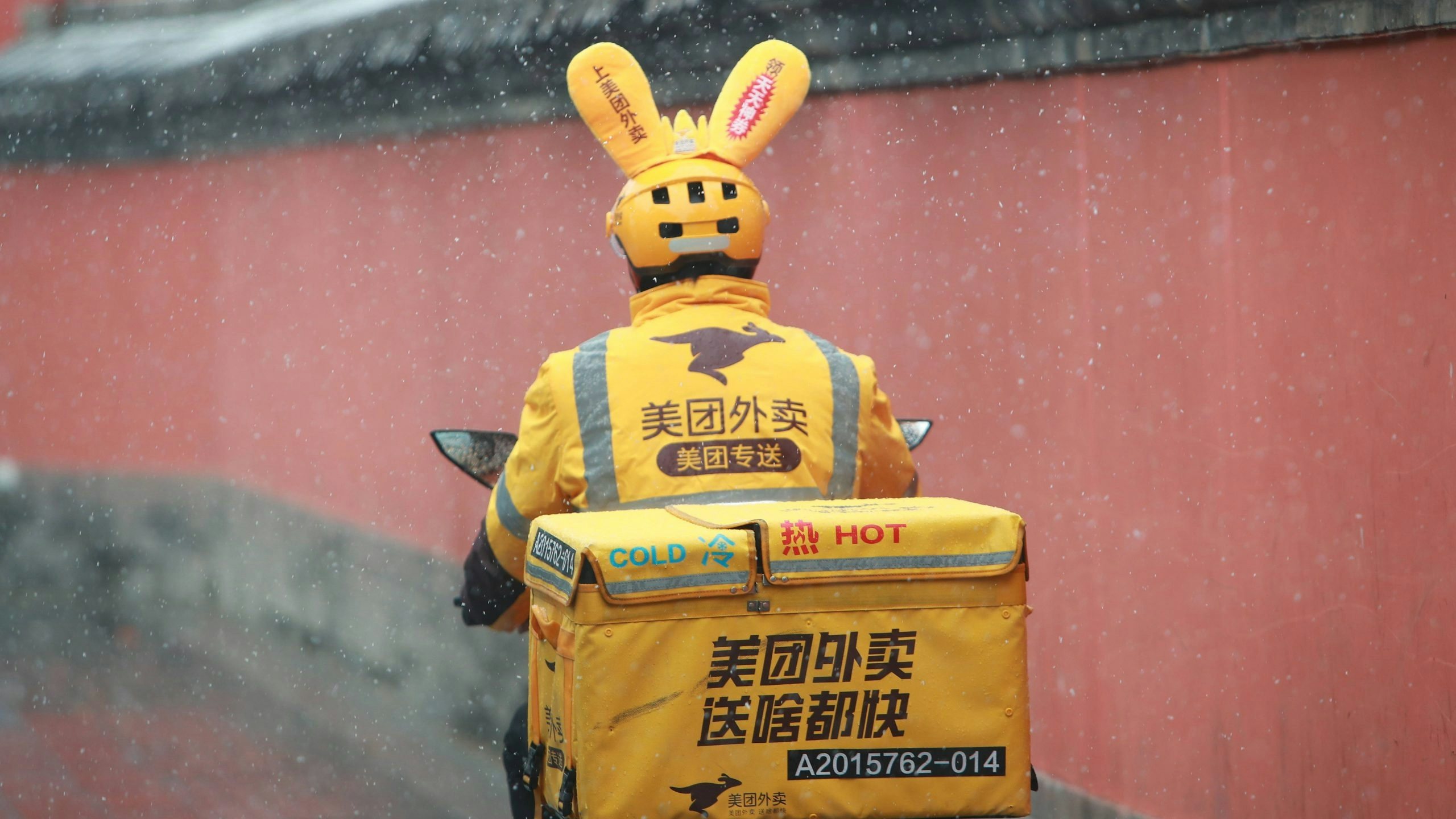 China’s e-commerce giants have jumped headfirst into the growing grocery delivery trend, but some netizens are shaming them for the social ramifications. Photo: Meituan Waimai's Weibo.