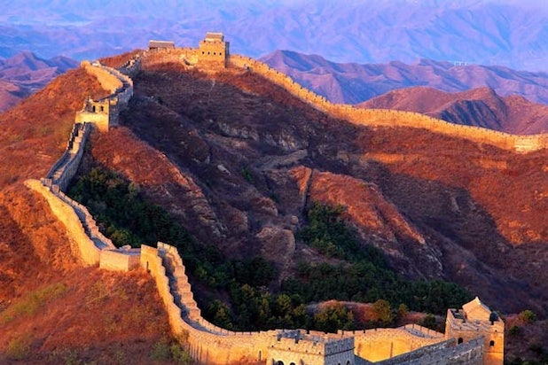 CFDA recently issued a press release stating that a runway show will be held at the Great Wall of China in June.