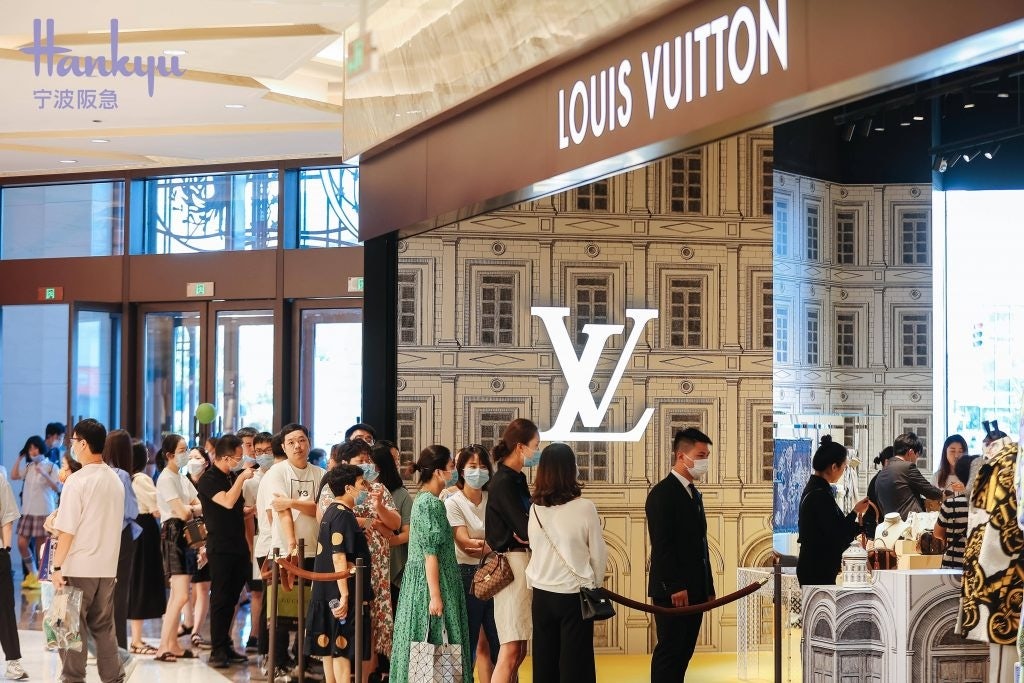 Consumers line up at a Louis Vuitton store in the Ningbo Hankyu Department Store during Golden Week. Photo: Hankyu's Weibo
